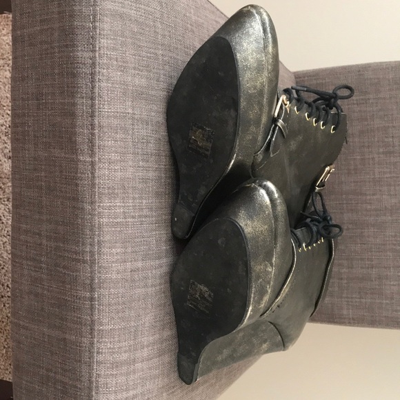 Colin Stuart Gold & Green Wedge - Picture 3 of 4